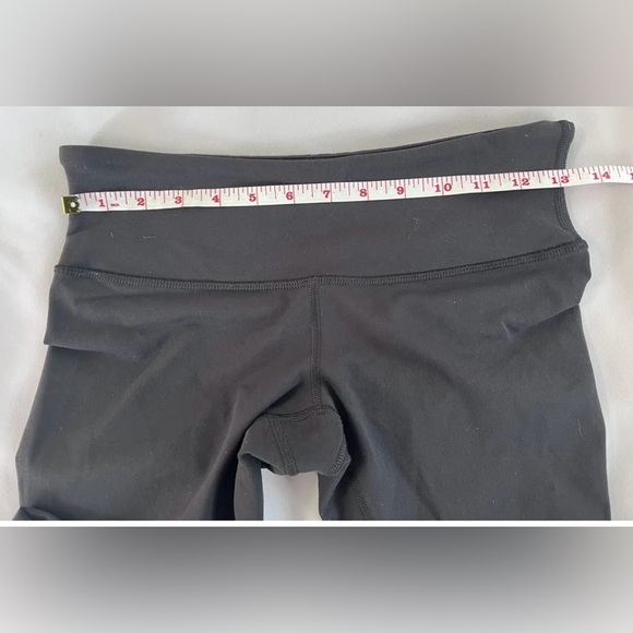 Womens Lululemon Crop Leggings Sz 6 Black High Rise Logo 22" Inseam‎ Yoga Pants - Picture 6 of 8